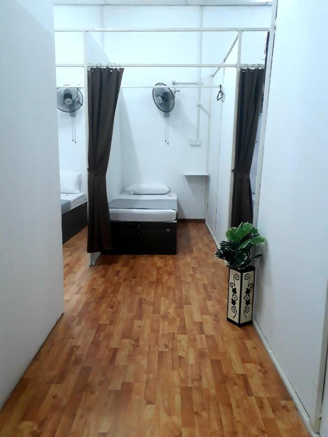 Albergue Dorm Master Padang Mat Sirat Exterior foto