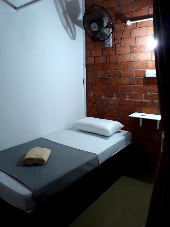 Albergue Dorm Master Padang Mat Sirat Exterior foto