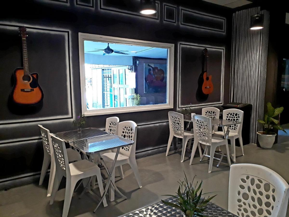 Albergue Dorm Master Padang Mat Sirat Exterior foto