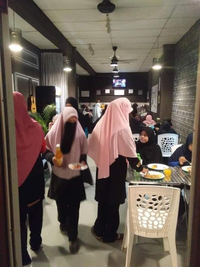 Albergue Dorm Master Padang Mat Sirat Exterior foto